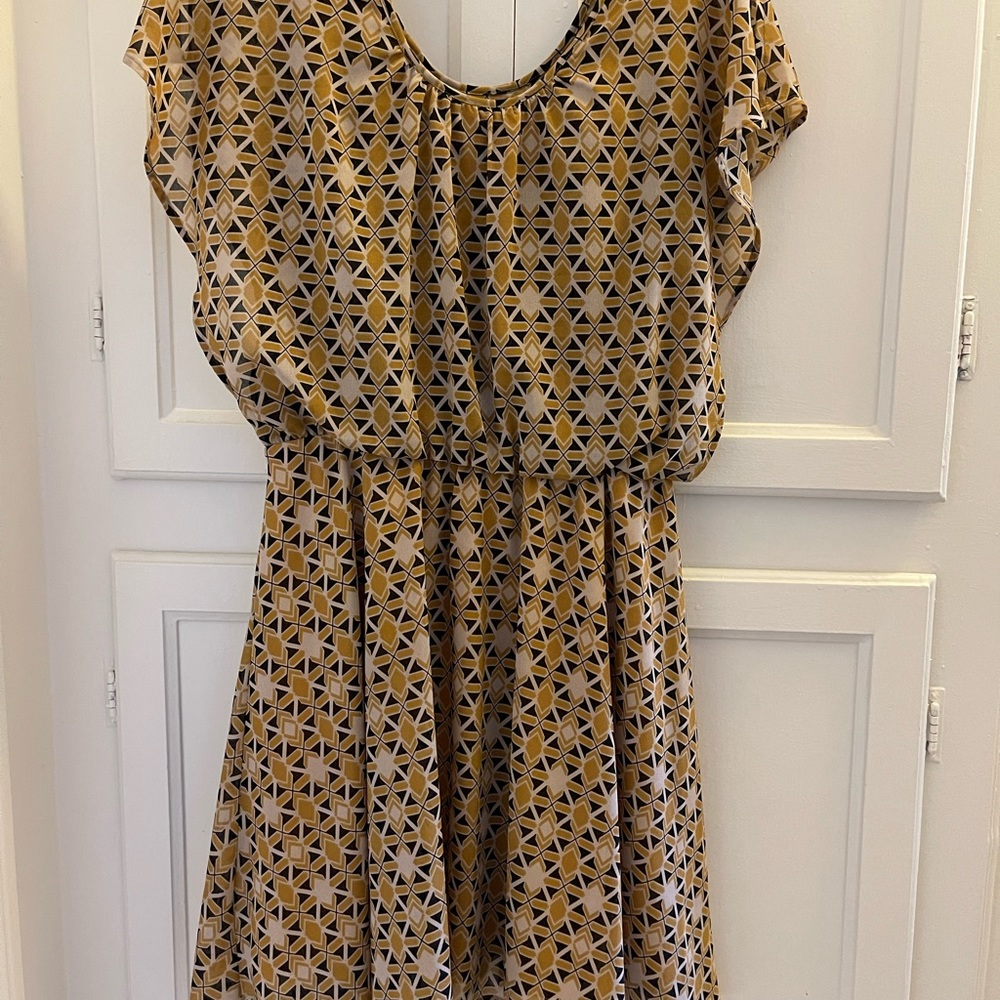 Lovely “Flutter” Dress With Elastic Cinched Waist… - image 5